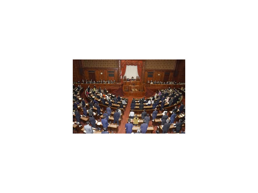 2022年度第2次補正予算を可決、成立させた参院本会議＝2日午後