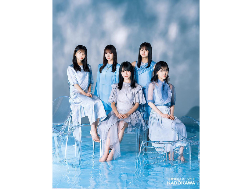 乃木坂46公式書籍「10年の歩き方」（3月29日発売）表紙：（左から時計回りに）齋藤飛鳥、与田祐希、遠藤さくら、山下美月、賀喜遥香／撮影：藤城貴則（画像提供：KADOKAWA）