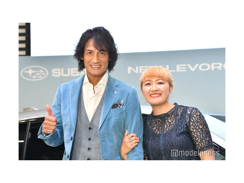 本並健治氏、丸山桂里奈（C）モデルプレス