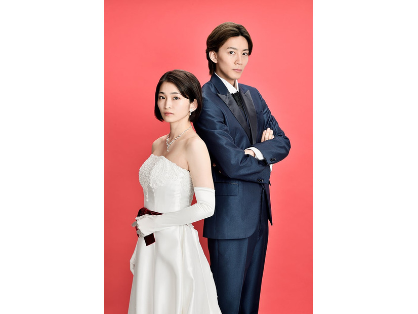 岡本玲、長妻怜央「その結婚、正気ですか？」ティザービジュアル（C）アキラ／ソルマーレ編集部（C）TOKYO MX