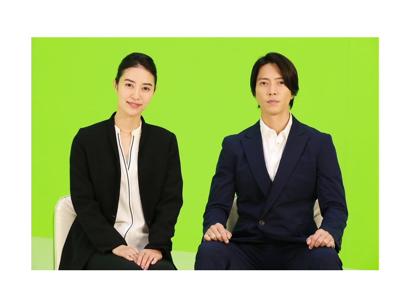 岡本あずさ、山下智久（C）Hulu