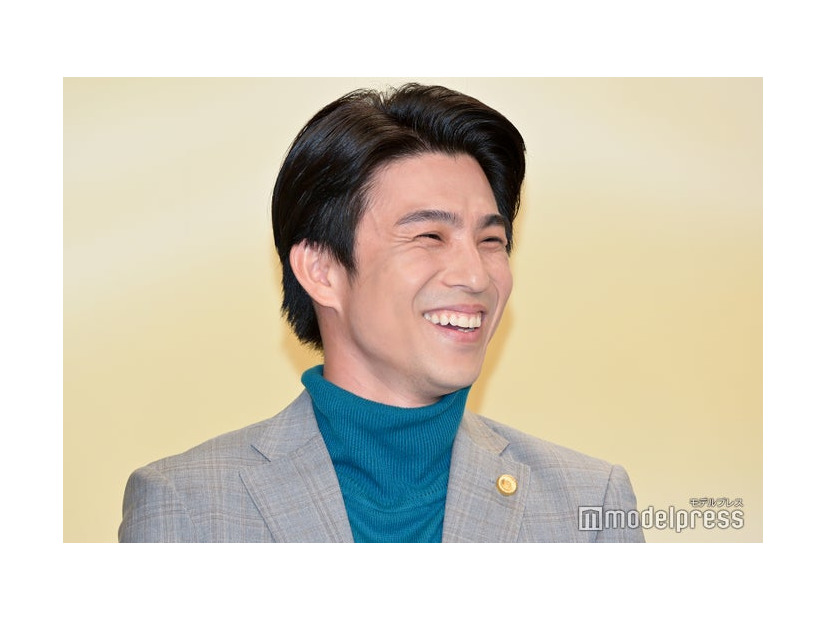 満面の笑みを浮かべる中尾明慶（C）モデルプレス