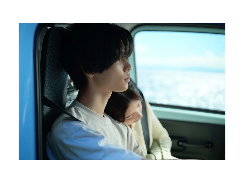 萩原利久、堀田真由「たとえあなたを忘れても」第1話より（C）ABCテレビ