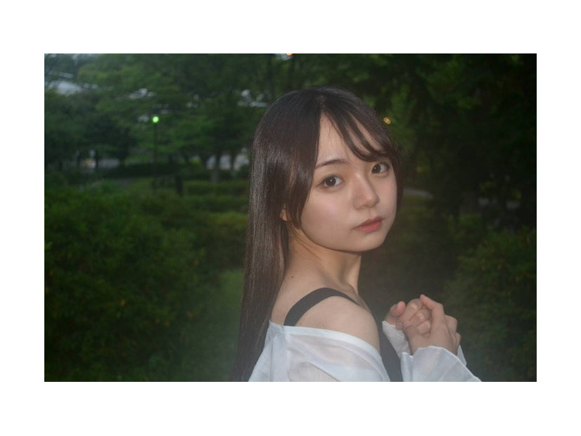 モデルプレスのインタビューに応じた藤原亜美さん（提供写真）