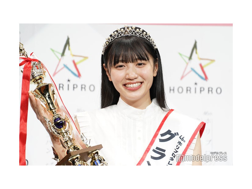 「第46回ホリプロタレントスカウトキャラバン」グランプリに輝いた塚本恋乃葉さん（C）モデルプレス