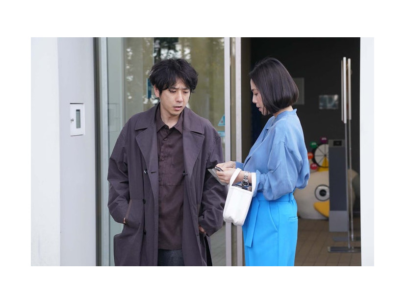 二宮和也、中谷美紀「ONE DAY～聖夜のから騒ぎ～」第5話より（C）フジテレビ