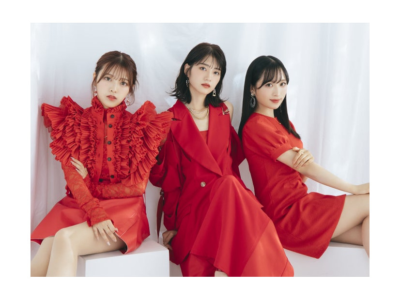 まるり、若月佑美、小栗有以（提供写真）