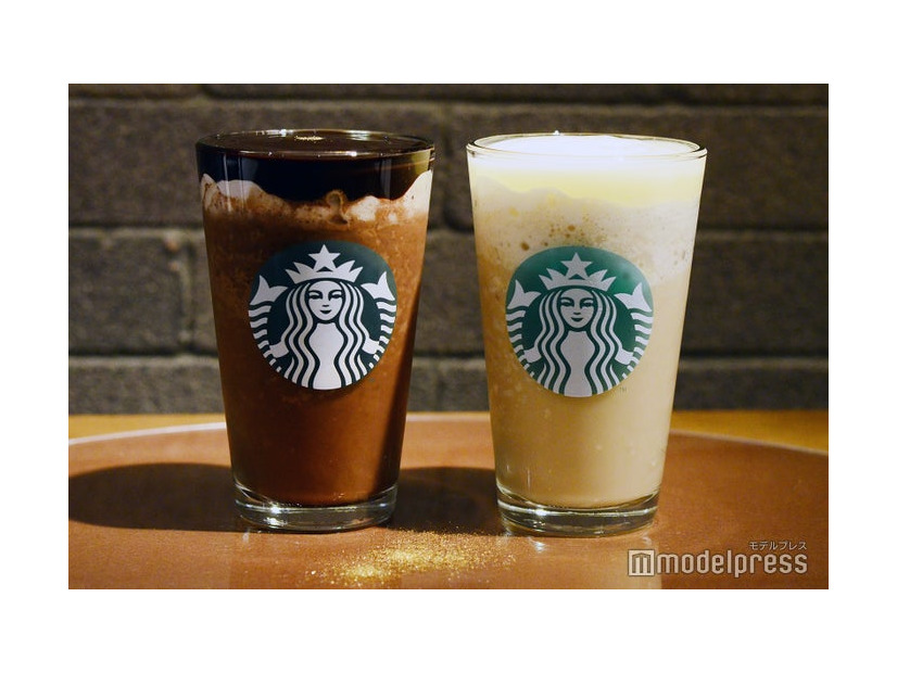 （左から）オペラ フラペチーノ、ホワイト オペラ フラペチーノ（C）モデルプレス