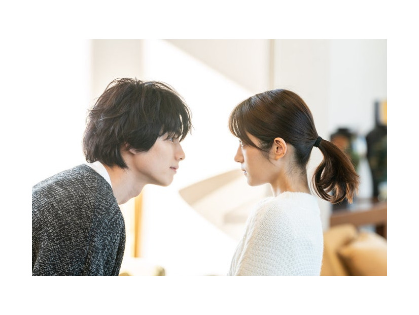 本田響矢、若月佑美「セレブ男子は手に負えません」第2話より（C）ABC・DLE