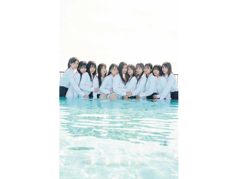 乃木坂46・5期生 写真集「あの頃、乃木坂にいた」通常版裏表紙（提供写真）