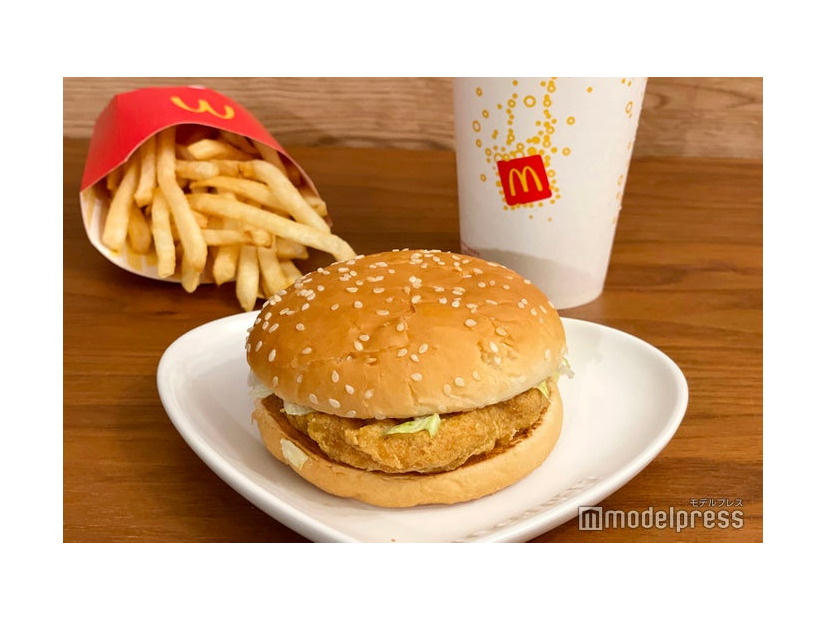 マックチキンのセット（C）モデルプレス