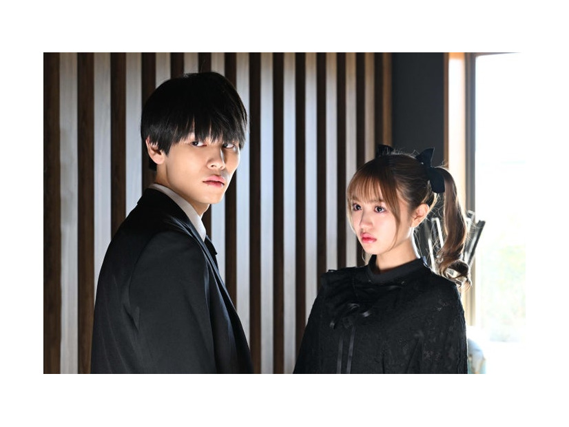 萩原利久、香音「めぐる未来」第3話より（C）読売テレビ