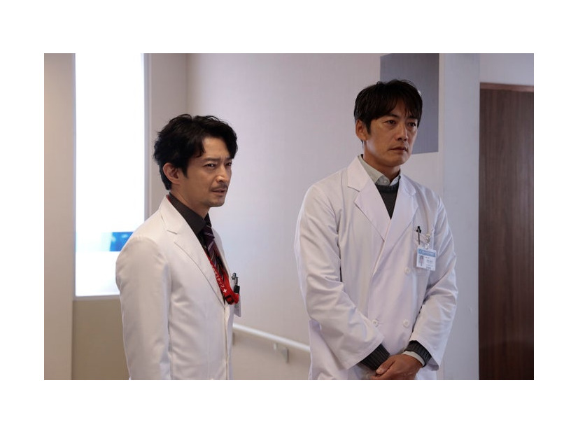 津田健次郎、反町隆史「グレイトギフト」第3話より（C）テレビ朝日