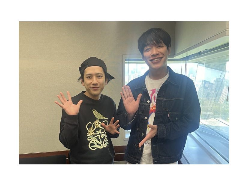 二宮和也、川島明（C）TOKYO FM