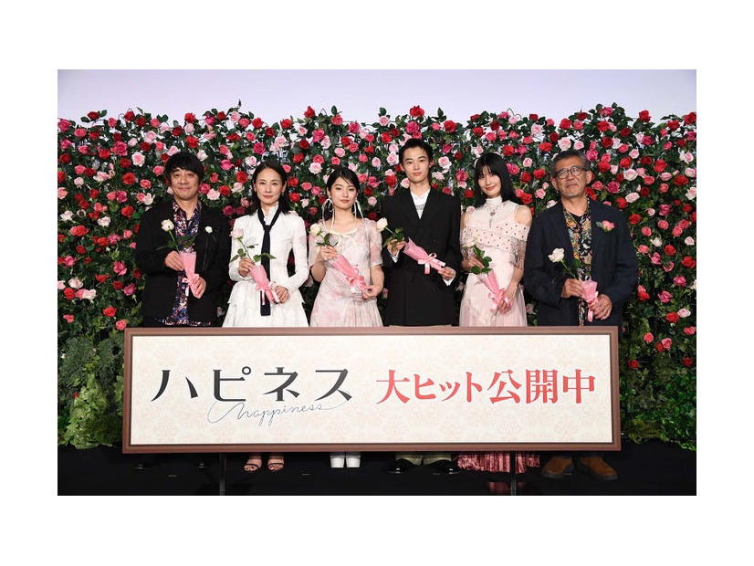 山崎まさよし、吉田羊、蒔田彩珠、窪塚愛流、橋本愛、篠原哲雄監督（提供写真）