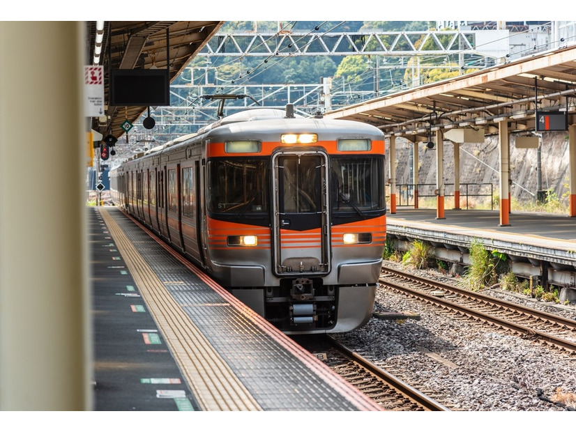 【電車で】子ども「ママ、どうして電車には顔がないの？」親子の微笑ましい会話に「母親の対応に感動」「家族の温かさを感じた」