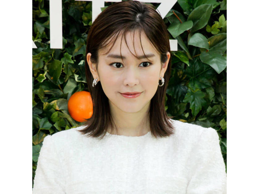 桐谷美玲、おへそチラリのパンツコーデSHOTに反響「お腹細っ」「スタイル良すぎます！」