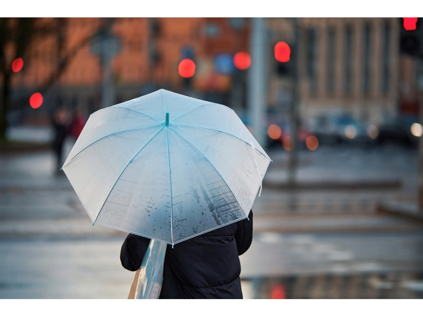 海外旅行中、突然の大雨が！？「観光が台無し」すると、現地の人が声をかけてきて…→予期せぬ展開に感動！