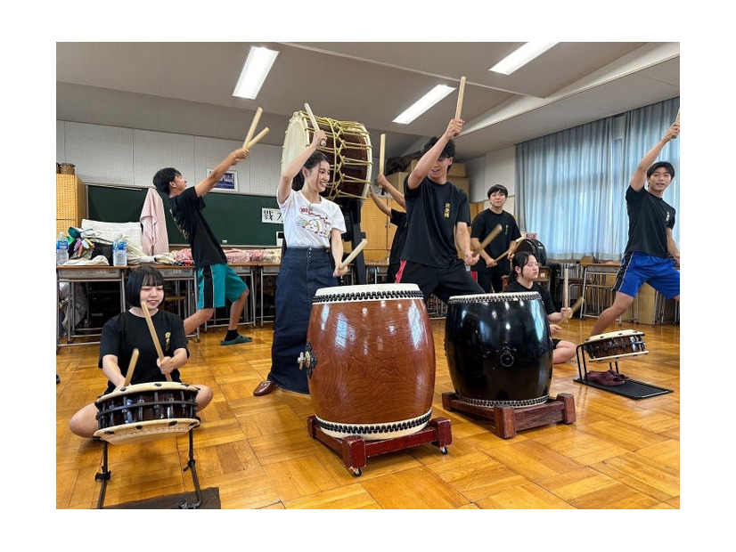 （左）土屋太鳳（C）日本テレビ