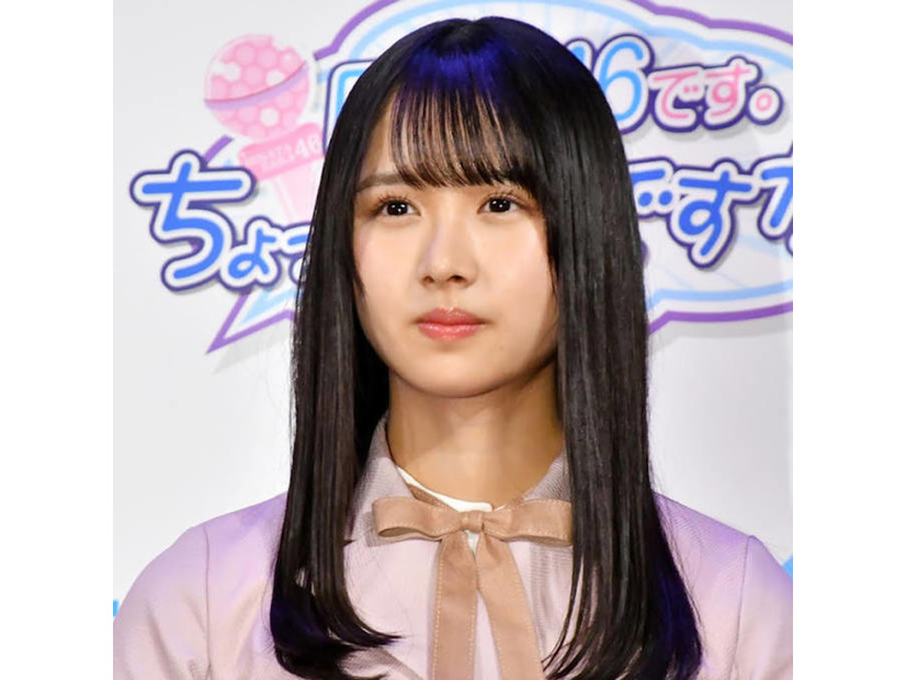 日向坂46上村ひなの『ひなたフェス』笑顔のピースSHOTに「デコ出しめっちゃいい」「可愛すぎる」の声