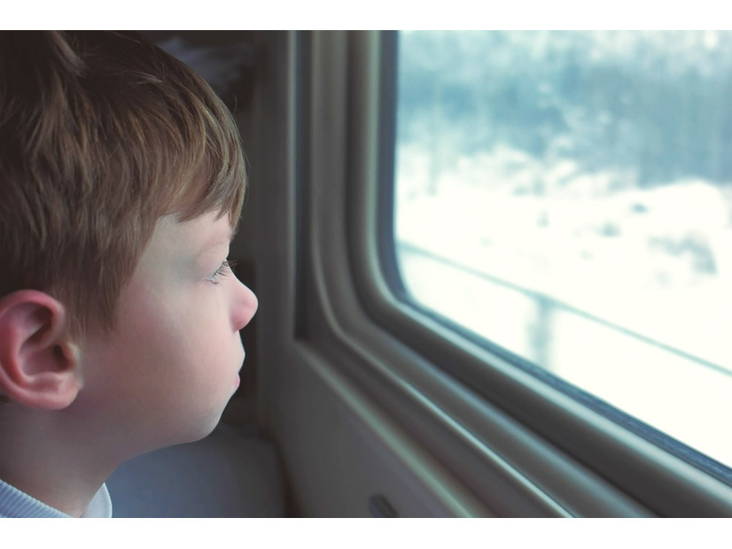 【電車で…】外に向かって”手を振る”子ども。しかし、よく見ると「なんて可愛いの」「思わず笑った」手を振る”ワケ”とは！？