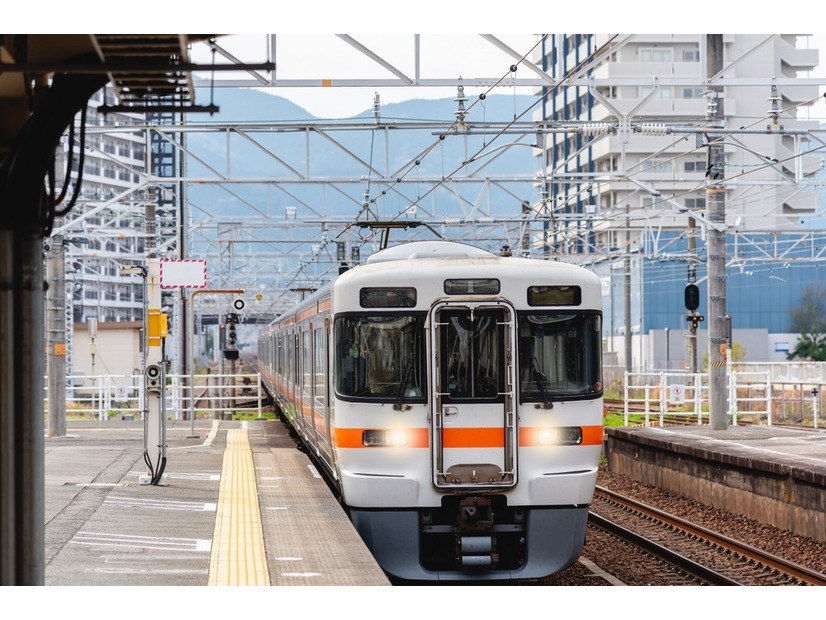 【駅で】切符をなくし困惑する年配女性。次の瞬間、駅員の丁寧な対応に「人の思いやりって素晴らしい」