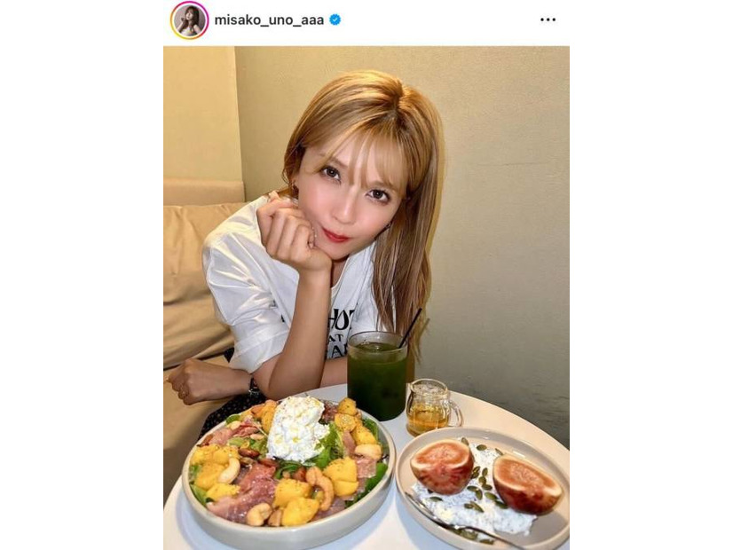 「今日も可愛い更新中」宇野実彩子、カフェでの微笑みSHOTにファンうっとり「ビジュ最高すぎ！」