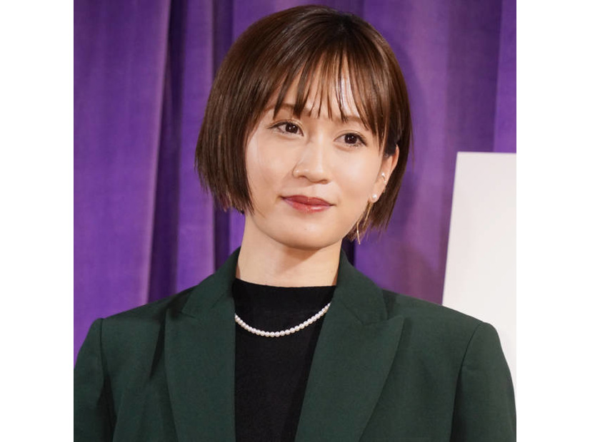 前田敦子、差し色のピンクがオシャレなブラックコーデに「見惚れてしまう」「カッコイイ」の声