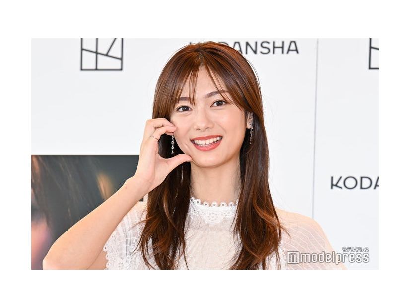 2nd写真集「隣の席になりたい」発売記念会見に出席した田村保乃（C）モデルプレス