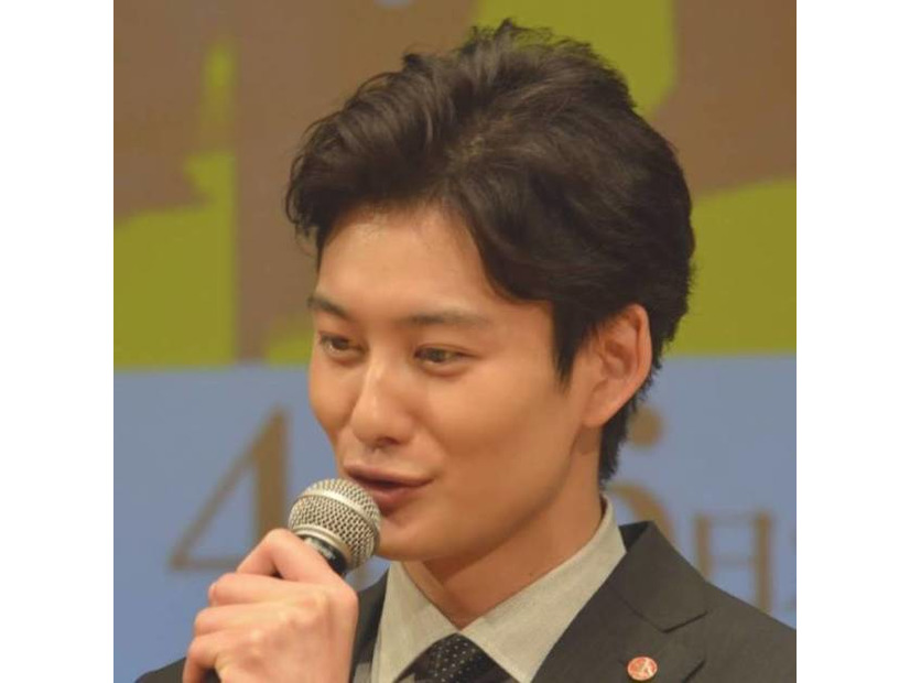 「激かわ」岡田将生、ドラマ現場での無邪気な姿にファン悶絶「ますます沼る」