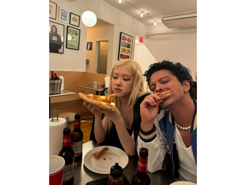 ROSE（ロゼ）、ブルーノ・マーズ／ROSE（ロゼ）Instagramより