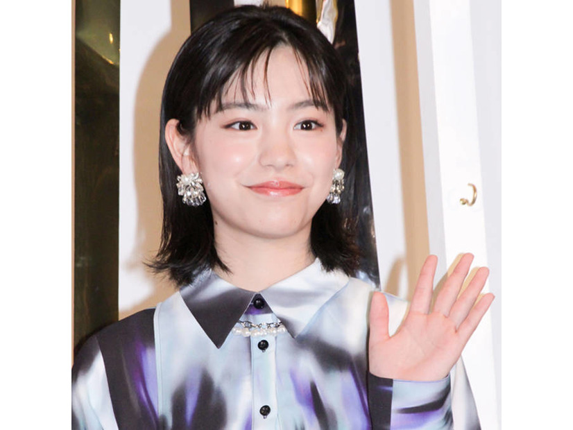 「凄く美形」當真あみ、手編み帽子×横顔のドアップSHOTに称賛の声「上手だし素敵」