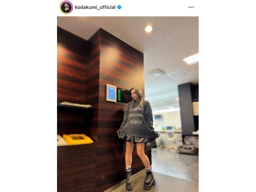 倖田來未、ミニスカを履きこなす美脚SHOTに「めちゃかわ」「脚の綺麗さも42歳じゃない」の声