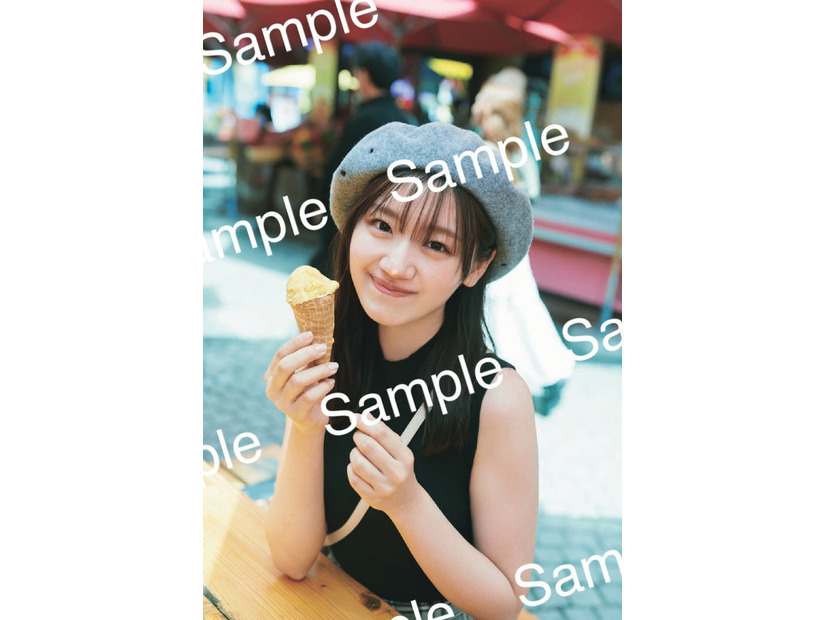 佐々木美玲「陽射しのパレード」封入ポストカード（C）撮影／熊木優（io）