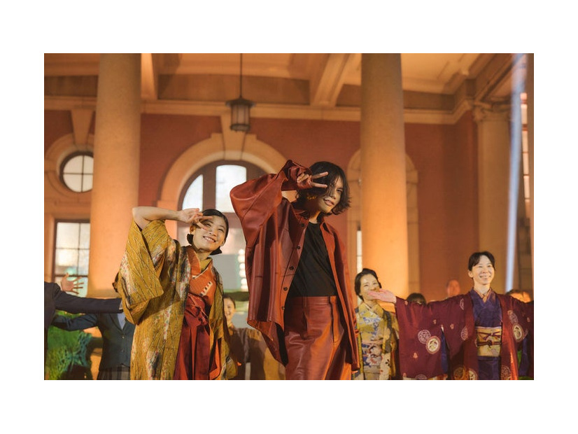 伊藤沙莉、米津玄師（提供写真）