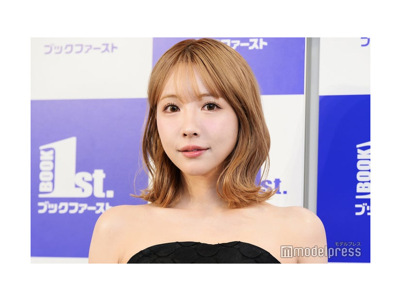 「かわいいのヒント 今日の私を一番好きになれる美容法75」発売記念イベントに出席した三上悠亜（C）モデルプレス