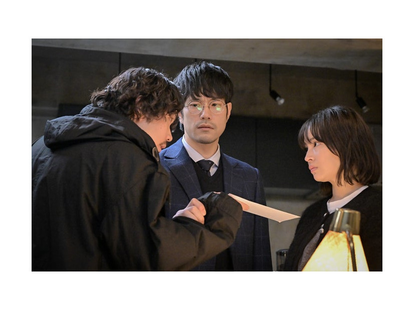 磯村勇斗、松山ケンイチ、広瀬すず「クジャクのダンス、誰が見た？」第2話（C）TBS