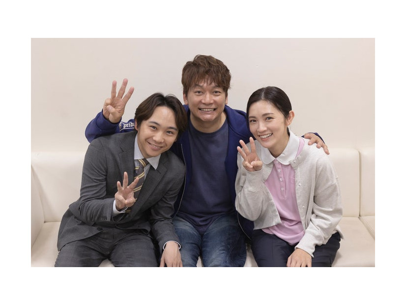 須賀健太、香取慎吾、星野真里「日本一の最低男 ※私の家族はニセモノだった」（C）フジテレビ