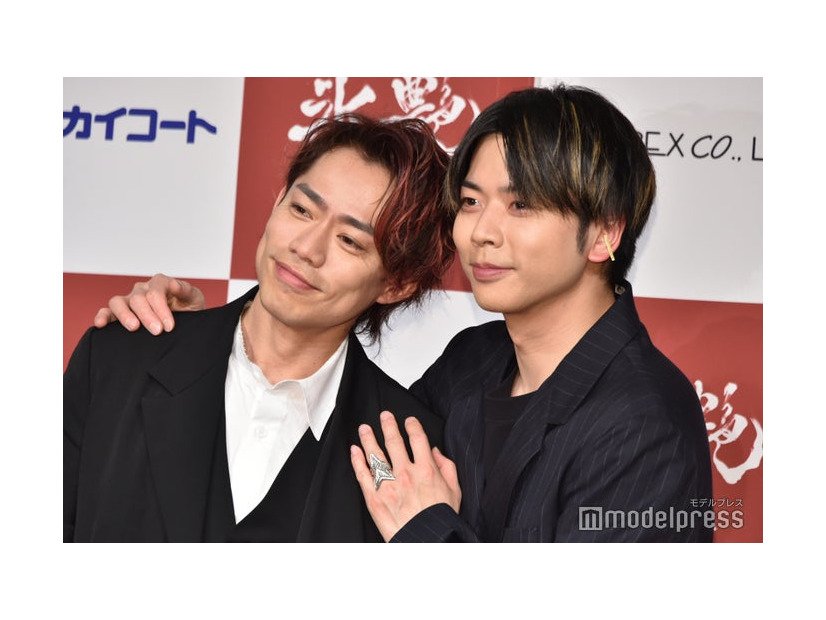 「氷艶hyoen2025–鏡紋の夜叉-」記者発表会に登壇した高橋大輔、増田貴久（C）モデルプレス