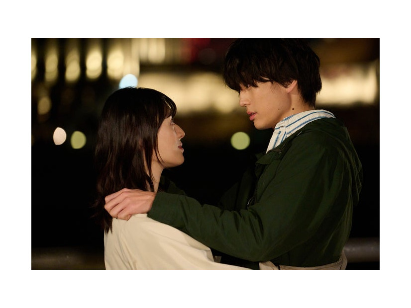 栗山千明、伊藤健太郎「彼女がそれも愛と呼ぶなら」第1話（C）YTV
