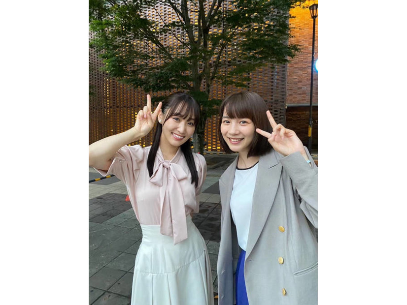 のん、ドラマ共演の菅井友香と笑顔でピース！「2人ともかわいいな～」「素敵なツーショット」の声