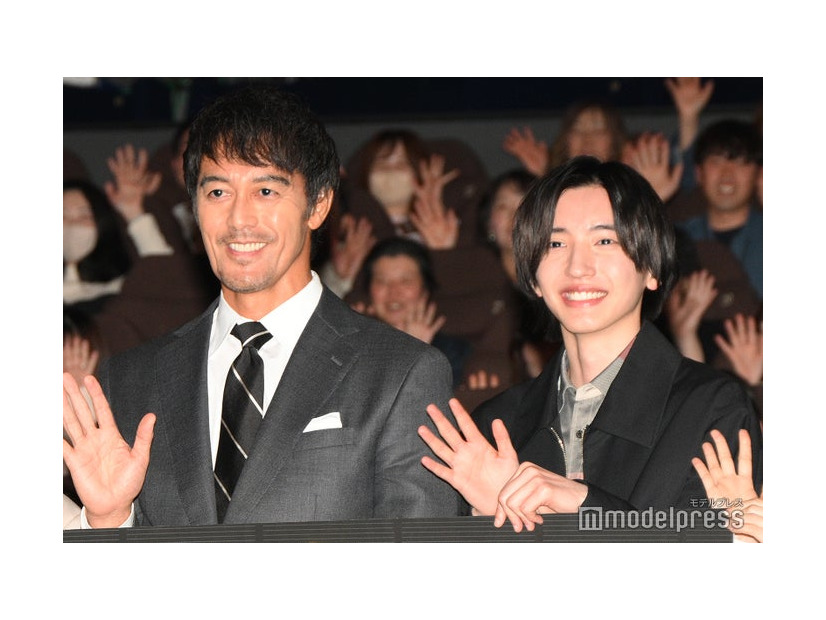 阿部寛に「忍者みたい」と言われた俊敏なAD道枝駿佑（C）モデルプレス