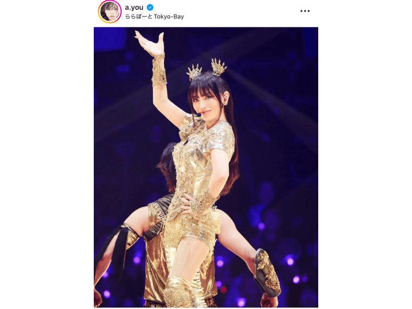 「神々しい」浜崎あゆみ、華やかなゴールド衣装のステージSHOTをファン賞賛「カッコ良すぎ」