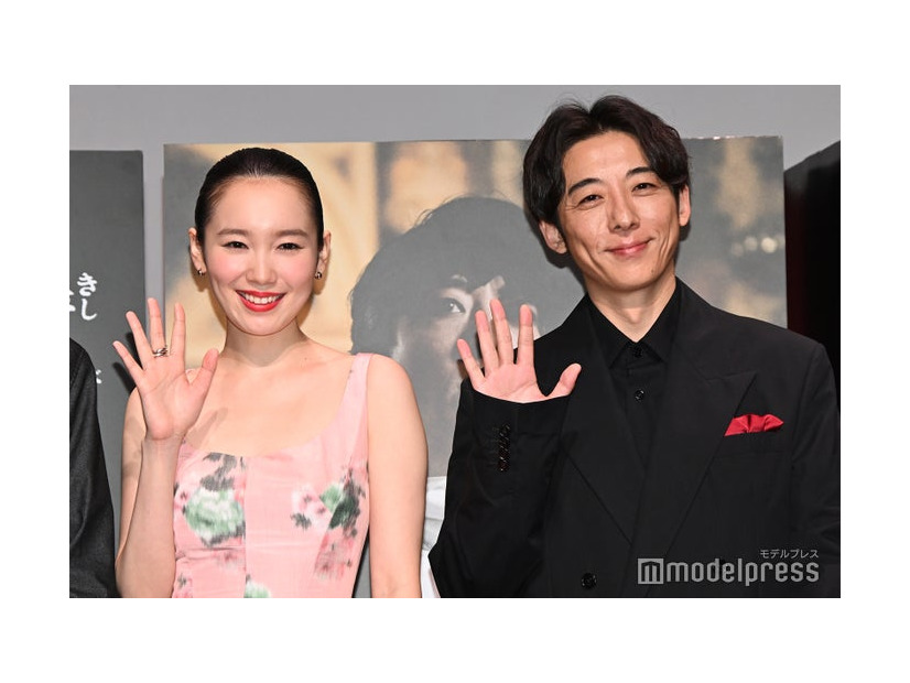 飯豊まりえ、高橋一生（C）モデルプレス