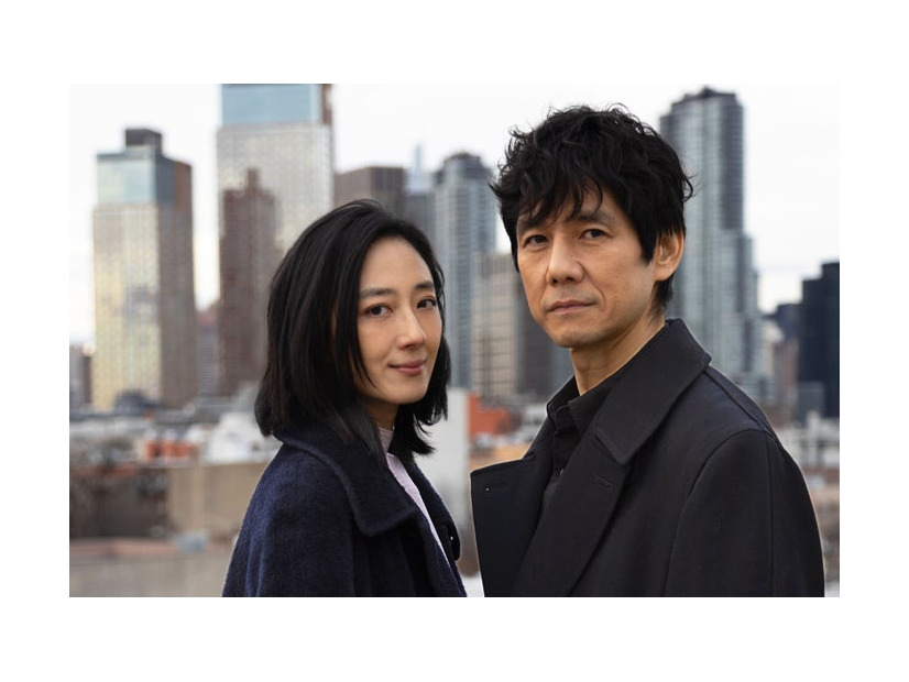 グイ・ルンメイ、西島秀俊（C）Roji Films, TOEI COMPANY, LTD.