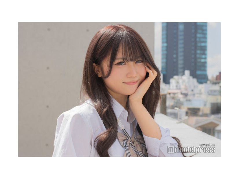 暗髪のみなつ（C）モデルプレス