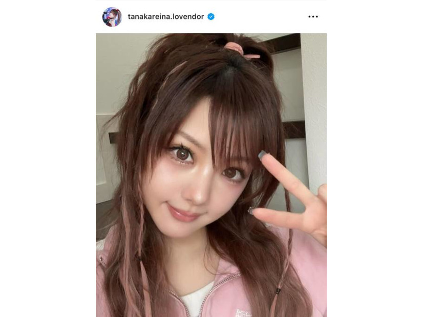 「10代にしか見えない」田中れいな、ギャルな雰囲気全開のピースSHOTに反響「この髪型かわいすぎる」