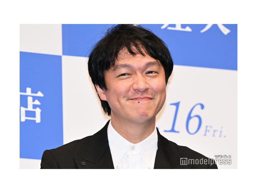 プライベートで一般人を巻き込みエチュードをしていた丸山隆平（C）モデルプレス