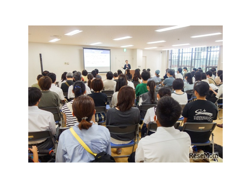 情報発信コーナーのようす