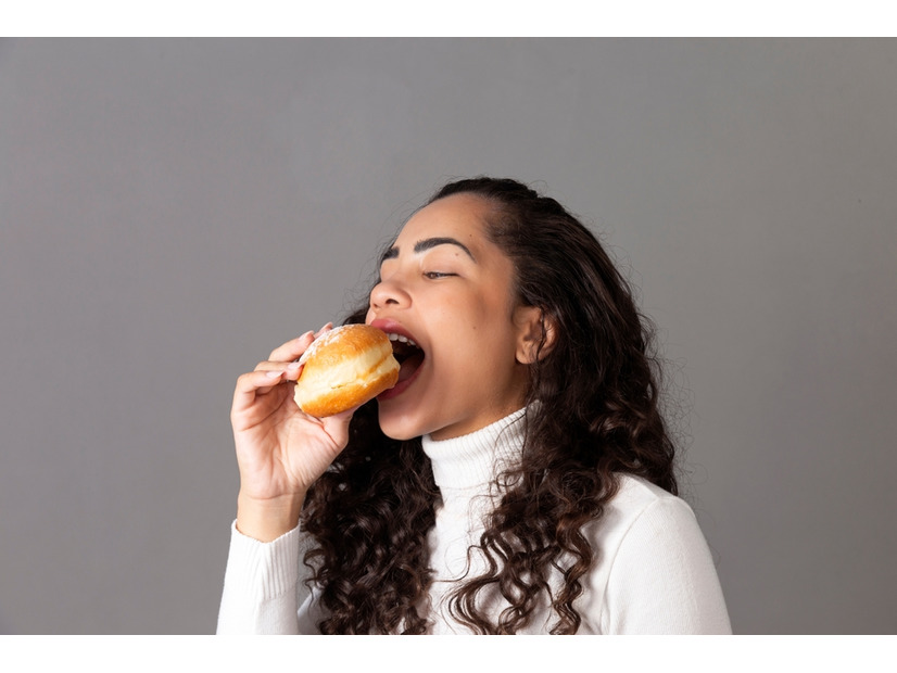 お育ちに差が出る「パンの食べ方」。常識ある大人は当然に身につけているテーブルマナー